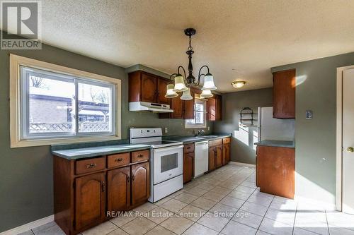 525 Whitelaw Road, Guelph (Parkwood Gardens), ON - Indoor Photo Showing Kitchen