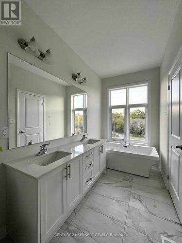 1 Millman Lane, Richmond Hill, ON - Indoor Photo Showing Bathroom