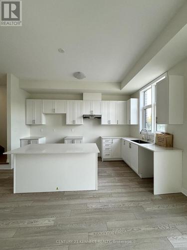 1 Millman Lane, Richmond Hill, ON - Indoor Photo Showing Kitchen