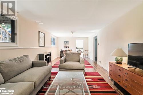 252 Third Street, Collingwood, ON - Indoor Photo Showing Living Room