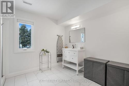 426 Sujack Street, Russell, ON - Indoor Photo Showing Bathroom