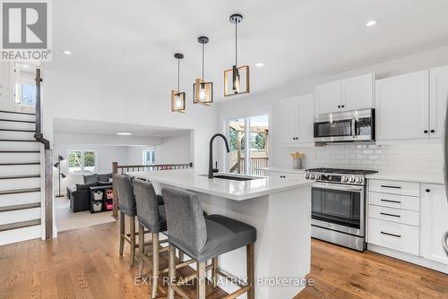 426 Sujack Street, Russell, ON - Indoor Photo Showing Kitchen With Upgraded Kitchen