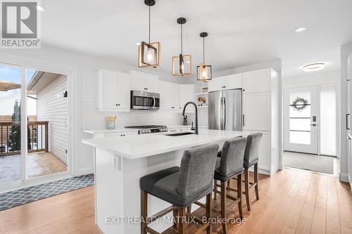 426 Sujack Street, Russell, ON - Indoor Photo Showing Kitchen With Upgraded Kitchen