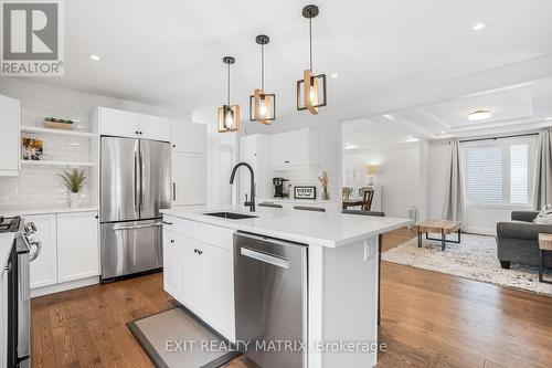 426 Sujack Street, Russell, ON - Indoor Photo Showing Kitchen With Upgraded Kitchen