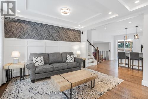 426 Sujack Street, Russell, ON - Indoor Photo Showing Living Room