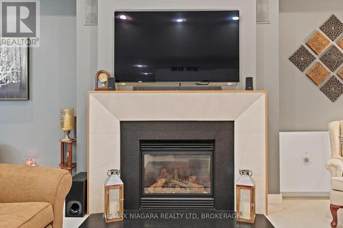 16 Timmsdale Crescent, Pelham (662 - Fonthill), ON - Indoor Photo Showing Living Room With Fireplace