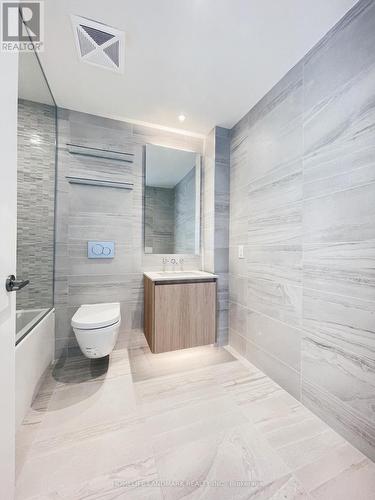 1804 - 81 Wellesley Street E, Toronto, ON - Indoor Photo Showing Bathroom