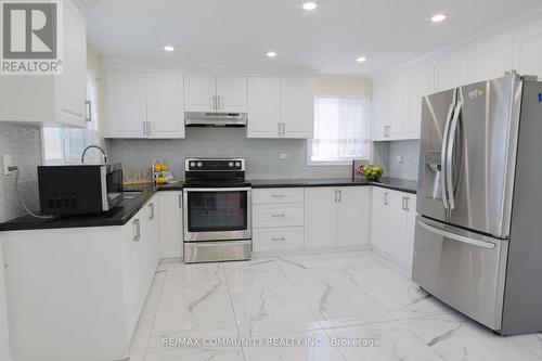 33 Windsor Avenue, Ajax, ON - Indoor Photo Showing Kitchen