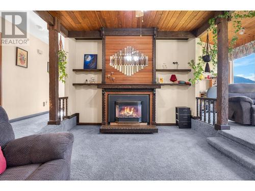 8660 Harbour Heights Road, Vernon, BC - Indoor Photo Showing Living Room With Fireplace