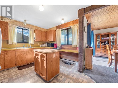 8660 Harbour Heights Road, Vernon, BC - Indoor Photo Showing Kitchen