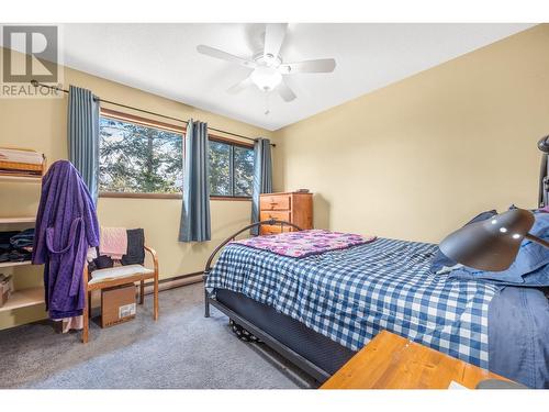 8660 Harbour Heights Road, Vernon, BC - Indoor Photo Showing Bedroom