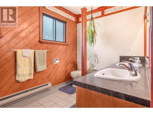 8660 Harbour Heights Road, Vernon, BC - Indoor Photo Showing Bathroom