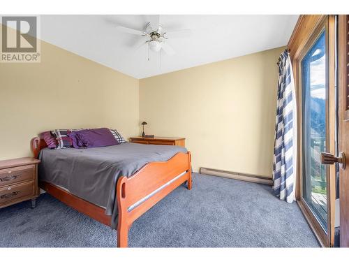 8660 Harbour Heights Road, Vernon, BC - Indoor Photo Showing Bedroom