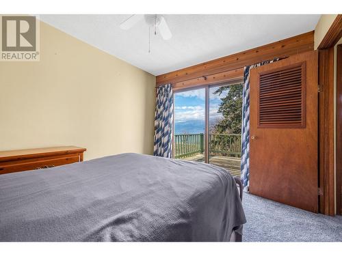 8660 Harbour Heights Road, Vernon, BC - Indoor Photo Showing Bedroom