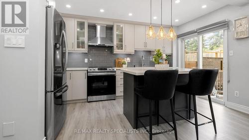 48 Ridgefield Court, Brampton, ON - Indoor Photo Showing Kitchen With Stainless Steel Kitchen With Upgraded Kitchen