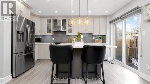 48 Ridgefield Court, Brampton, ON - Indoor Photo Showing Kitchen With Upgraded Kitchen