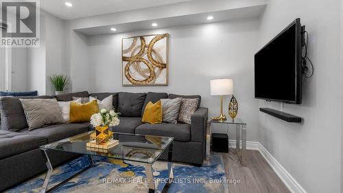 48 Ridgefield Court, Brampton, ON - Indoor Photo Showing Living Room