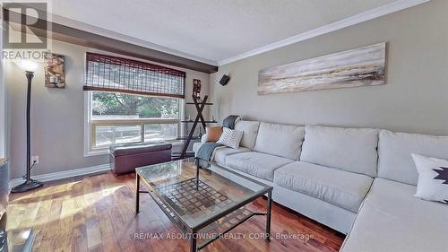 60 Festoon Place, Brampton, ON - Indoor Photo Showing Living Room