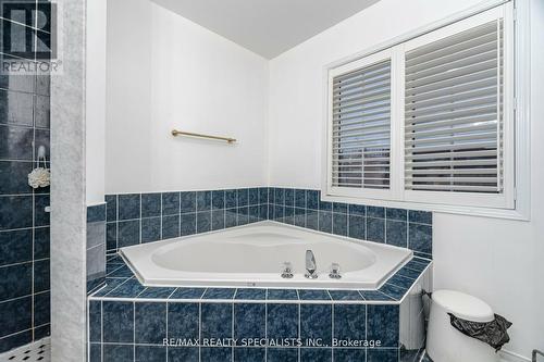 76 Thunderbird Trail, Brampton, ON - Indoor Photo Showing Bathroom