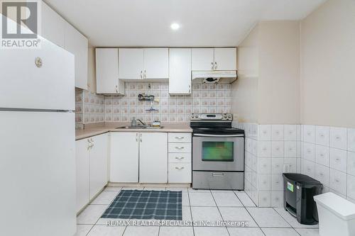 76 Thunderbird Trail, Brampton, ON - Indoor Photo Showing Kitchen With Double Sink With Upgraded Kitchen