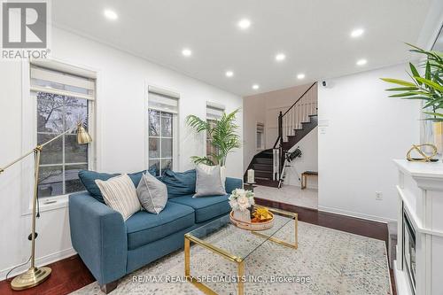 76 Thunderbird Trail, Brampton, ON - Indoor Photo Showing Living Room