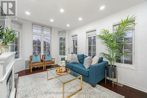 76 Thunderbird Trail, Brampton, ON - Indoor Photo Showing Living Room