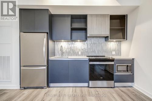 201 - 395 Dundas Street, Oakville, ON - Indoor Photo Showing Kitchen With Upgraded Kitchen