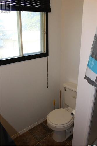 537 4Th Street W, Shaunavon, SK - Indoor Photo Showing Bathroom