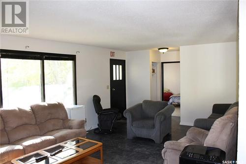 537 4Th Street W, Shaunavon, SK - Indoor Photo Showing Living Room