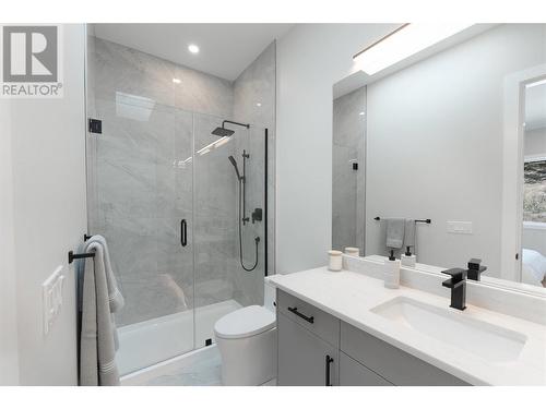 883 Loseth Drive, Kelowna, BC - Indoor Photo Showing Bathroom