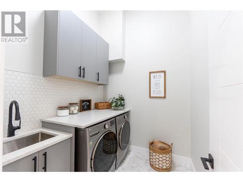 883 Loseth Drive, Kelowna, BC - Indoor Photo Showing Laundry Room