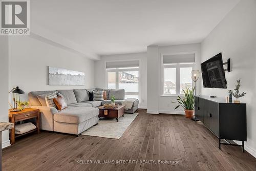 313 Twinflower Way, Ottawa, ON - Indoor Photo Showing Living Room