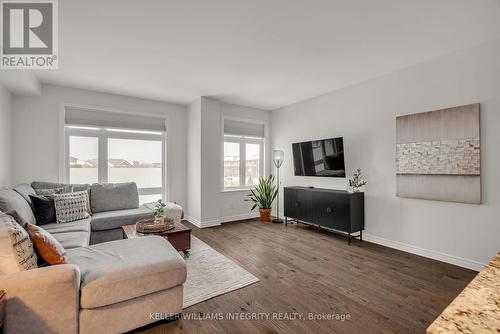 313 Twinflower Way, Ottawa, ON - Indoor Photo Showing Living Room