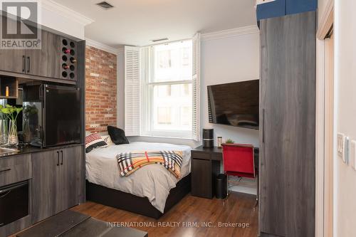 617 - 1 King Street W, Toronto, ON - Indoor Photo Showing Bedroom