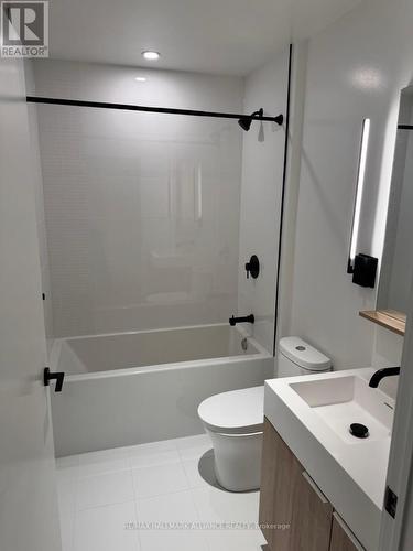 906N - 117 Broadway Avenue, Toronto, ON - Indoor Photo Showing Bathroom