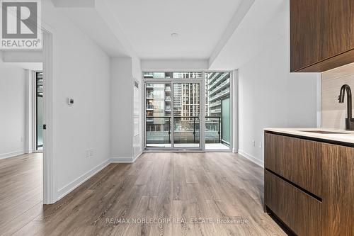 817 - 117 Broadway Avenue, Toronto, ON - Indoor