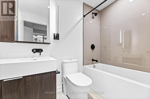 817 - 117 Broadway Avenue, Toronto, ON - Indoor Photo Showing Bathroom