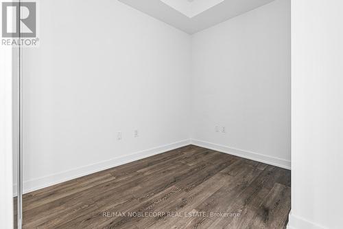 817 - 117 Broadway Avenue, Toronto, ON - Indoor Photo Showing Other Room