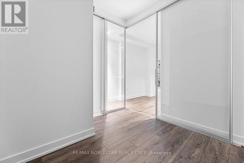 817 - 117 Broadway Avenue, Toronto, ON - Indoor Photo Showing Other Room