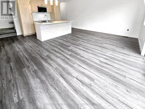 33 Rainwater Lane, Barrie, ON - Indoor Photo Showing Kitchen