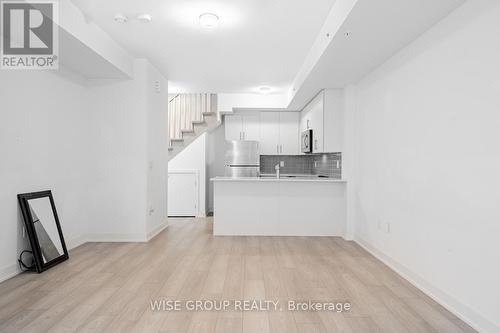 23 - 3472 Widdicombe Way, Mississauga, ON - Indoor Photo Showing Kitchen