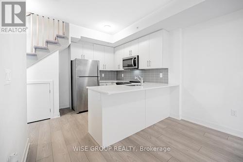 23 - 3472 Widdicombe Way, Mississauga, ON - Indoor Photo Showing Kitchen