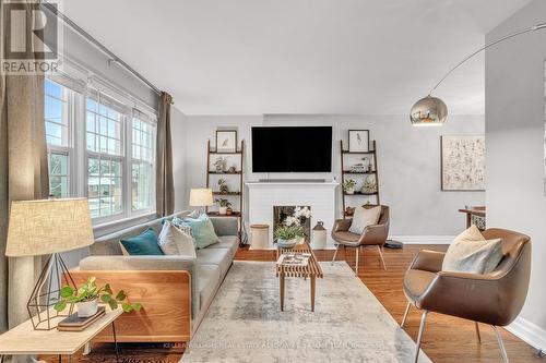 24 Arch Road, Mississauga, ON - Indoor Photo Showing Living Room