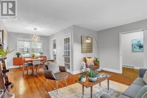 24 Arch Road, Mississauga, ON - Indoor Photo Showing Living Room