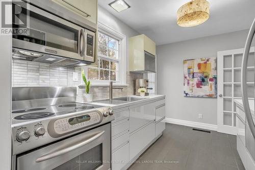 24 Arch Road, Mississauga, ON - Indoor Photo Showing Kitchen