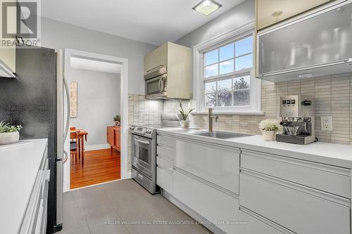 24 Arch Road, Mississauga, ON - Indoor Photo Showing Kitchen With Upgraded Kitchen