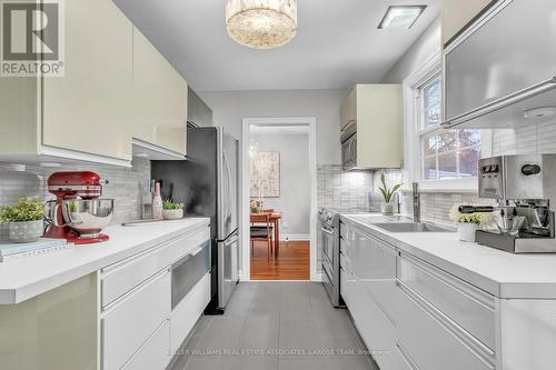 24 Arch Road, Mississauga, ON - Indoor Photo Showing Kitchen With Upgraded Kitchen