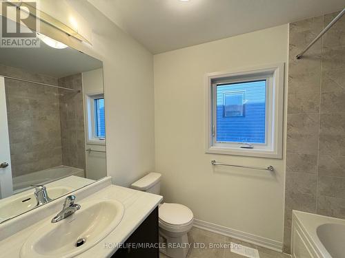 224 Port Crescent, Welland, ON - Indoor Photo Showing Bathroom