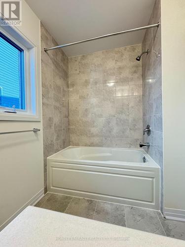 224 Port Crescent, Welland, ON - Indoor Photo Showing Bathroom