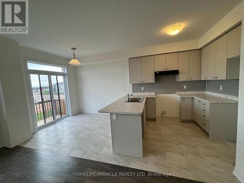 224 Port Crescent, Welland, ON - Indoor Photo Showing Kitchen With Double Sink